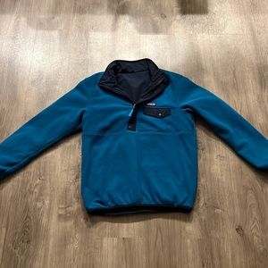 Patagonia reversible men’s snap up zip up pullover. Fleece and wind resistant. M